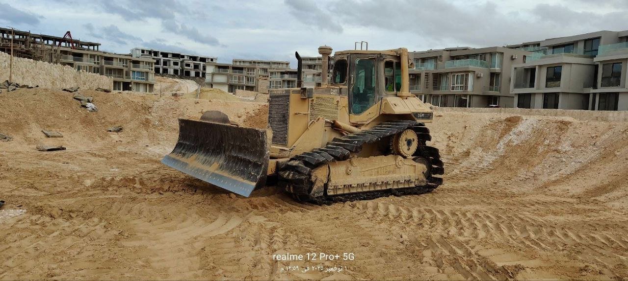 بلدوزر كاتيربلر للبيع في الجيزة,  كاتيربلر D6M موديل 2002 تواجد الجيزة, أفضل موقع لبيع الشاحنات والمعدات الثقيلة في مصر