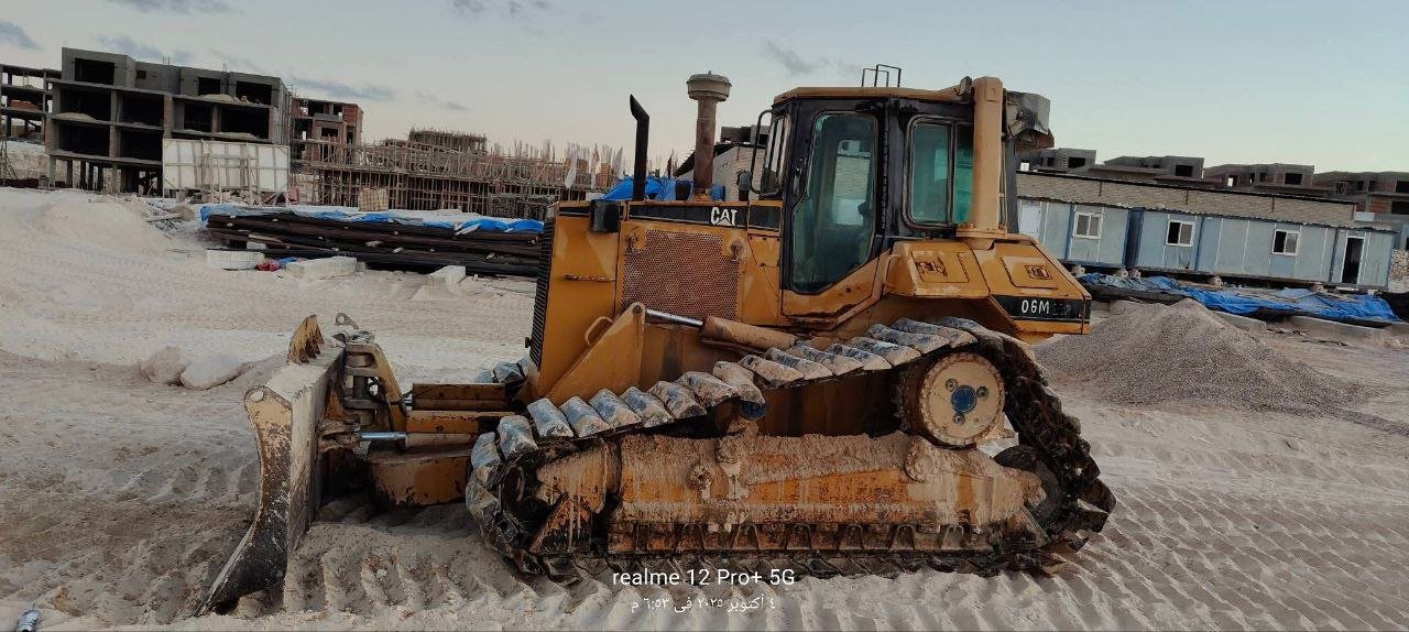 بلدوزر كاتيربلر للبيع في الجيزة,  كاتيربلر D6M موديل 2002 تواجد الجيزة, أفضل موقع لبيع الشاحنات والمعدات الثقيلة في مصر