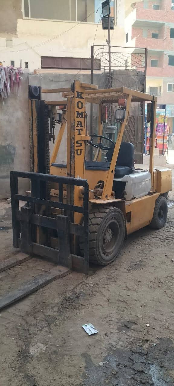كلارك كوماتسو للبيع في المنصورة,  كوماتسو 80 موديل 1990 تواجد المنصورة, أفضل موقع لبيع الشاحنات والمعدات الثقيلة في مصر