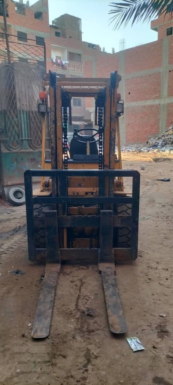 كلارك كوماتسو للبيع في المنصورة,  كوماتسو 80 موديل 1990 تواجد المنصورة, أفضل موقع لبيع الشاحنات والمعدات الثقيلة في مصر