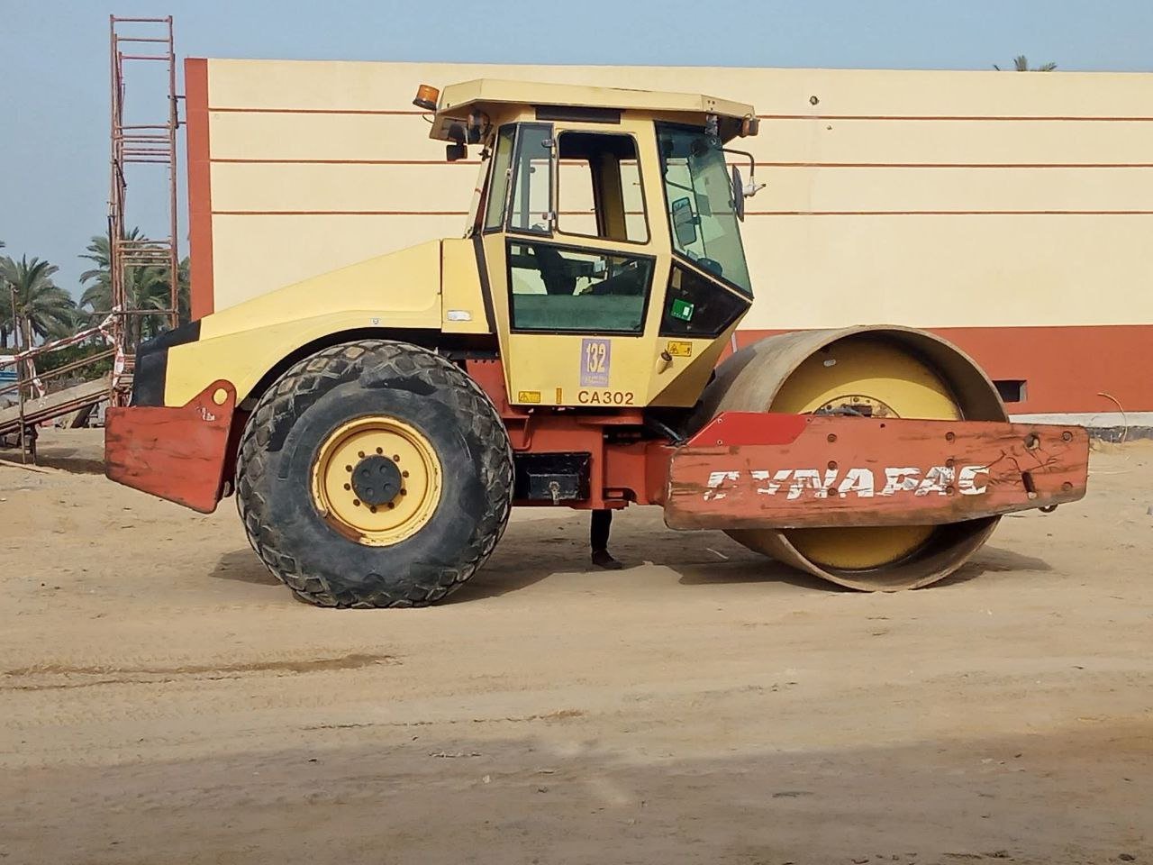 Dinbak Roller for sale in Mansoura, Dinbak 302 model 2002 located in Mansoura, the best site for selling trucks and heavy equipment in Egypt