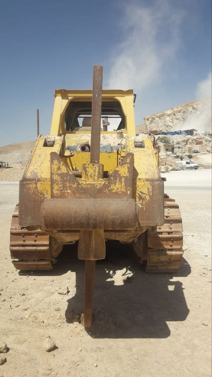 Caterpillar bulldozer for sale in Cairo, Caterpillar 8k model 1990 located in Cairo, the best site for selling trucks and heavy equipment in Egypt
