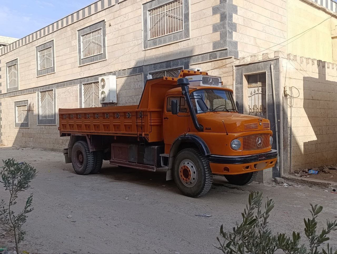 Mercedes truck for sale in Cairo, Mercedes 180 model 1982 located in Cairo, the best site for selling trucks and heavy equipment in Egypt