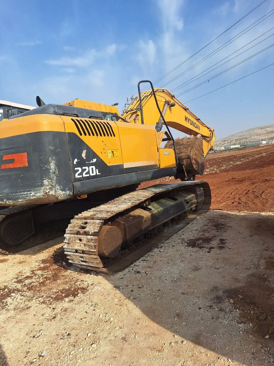 Honda excavator for sale in Cairo, Honda 220 model 2016 located in Cairo, the best site for selling trucks and heavy equipment in Egypt