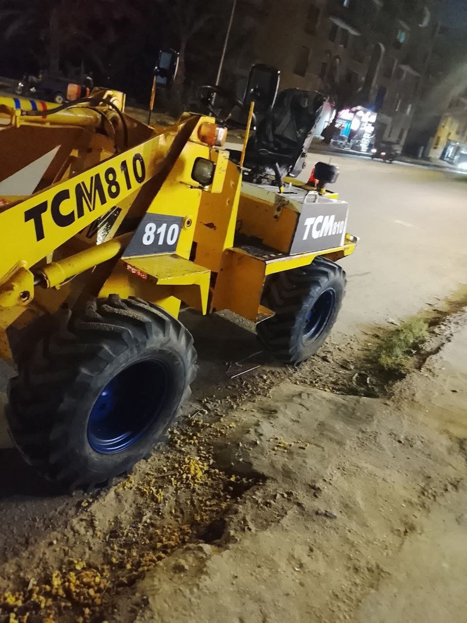 لودر TCM للبيع في القاهرة,  TCM 810 موديل 2003 تواجد القاهرة, أفضل موقع لبيع الشاحنات والمعدات الثقيلة في مصر