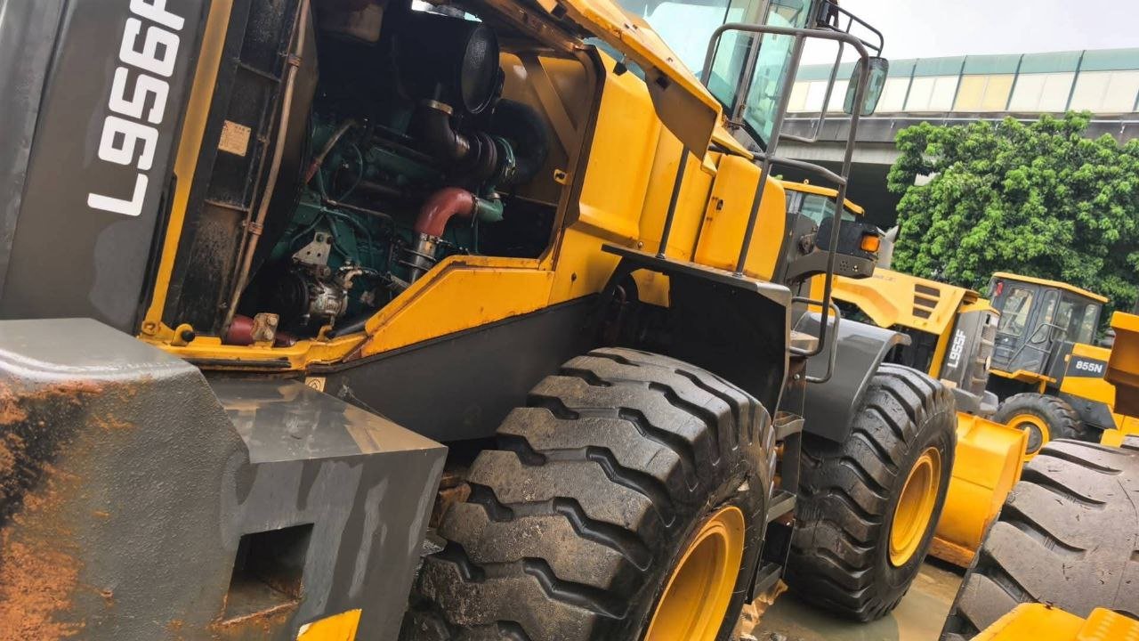 SDLG loader for sale in Mansoura, SDLG 955F, 2007 model, located in Mansoura. The best site for selling trucks and heavy equipment in Egypt.