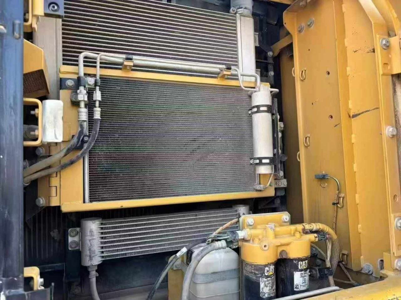 Cat excavator for sale in Cairo, Cat 320 model 2010 located in Cairo, the best site for selling trucks and heavy equipment in Egypt