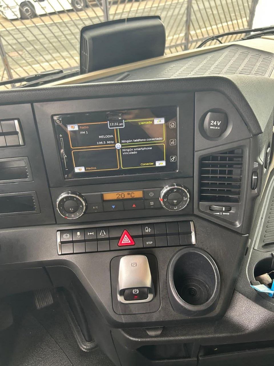 Mercedes truck head for sale in Mansoura, Mercedes MP5 model 2016 available in Mansoura, the best site for selling trucks and heavy equipment in Egypt