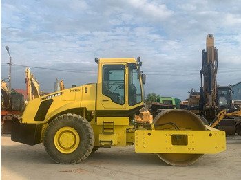 Bomag roller for sale in Assiut, Bomag BW219DH, 2017 model, located in Assiut. The best site for selling trucks and heavy equipment in Egypt.