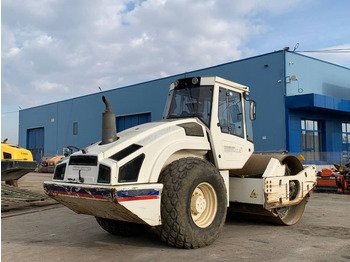 Bomag roller for sale in Asyut, Bomag BW213 model 2007 located in Asyut, the best site for selling trucks and heavy equipment in Egypt