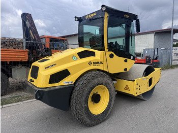 XCMG roller for sale in Giza, XCMG XS223J, 2024 model available in Giza, the best site for selling trucks and heavy equipment in Egypt