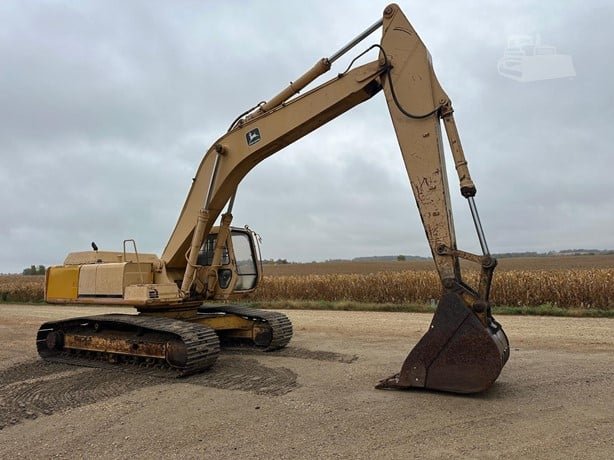 DEERE excavator for sale in Mansoura, DEERE 892E model 1994 located in Mansoura, the best site for selling trucks and heavy equipment in Egypt