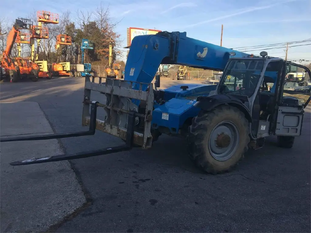 GENIE telescopic crane for sale in Asyut, GENIE GTH844s model 2014 available in Asyut, the best site for selling trucks and heavy equipment in Egypt