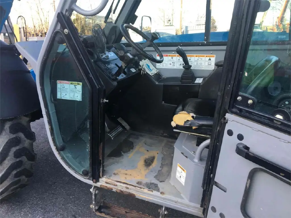 GENIE telescopic crane for sale in Asyut, GENIE GTH844s model 2014 available in Asyut, the best site for selling trucks and heavy equipment in Egypt