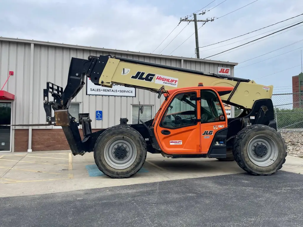 JLG Telescopic Crane for sale in Mansoura, JLG 1055 model 2019 located in Mansoura, the best site for selling trucks and heavy equipment in Egypt