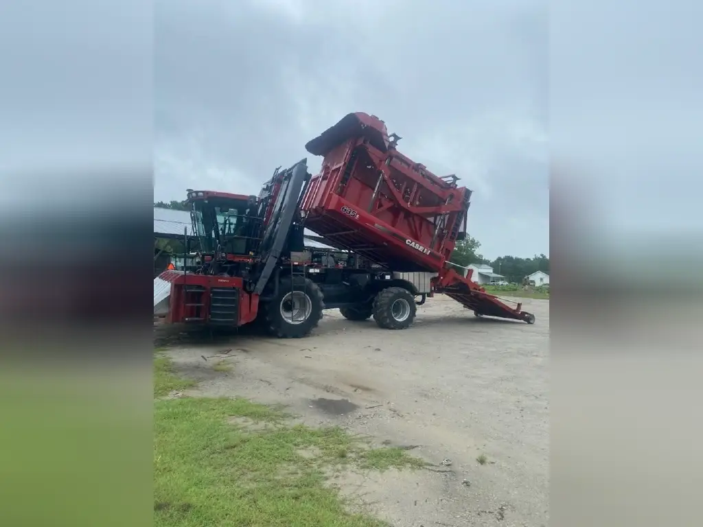 حصادة CASE للبيع في المنصورة,  CASE 635 موديل 2011 تواجد المنصورة, أفضل موقع لبيع الشاحنات والمعدات الثقيلة في مصر