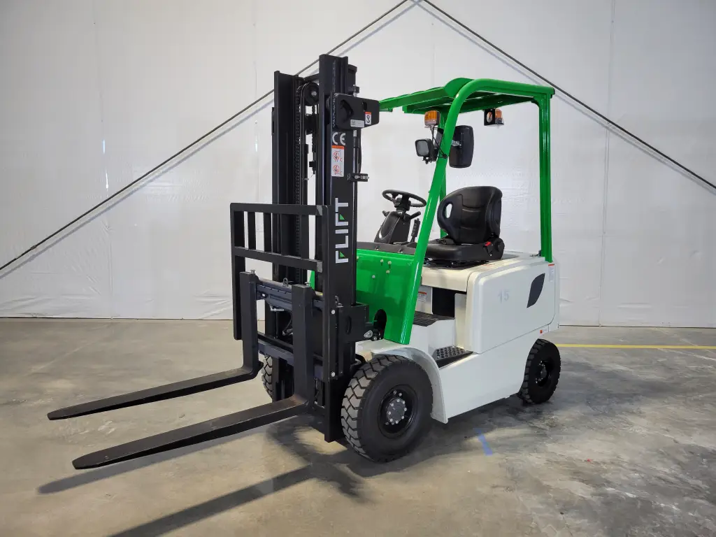 كلارك FLIFT للبيع في المنصورة,  FLIFT 3300 موديل 2022 تواجد المنصورة, أفضل موقع لبيع الشاحنات والمعدات الثقيلة في مصر