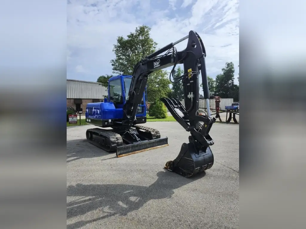 BLU Excavator for sale in Giza, BLU B60s 2025 model available in Giza, the best site for selling trucks and heavy equipment in Egypt
