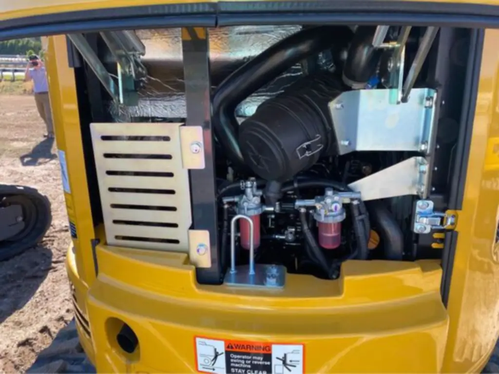 John Deere excavator for sale in Giza, John Deere 26 model 2025 located in Giza, the best site for selling trucks and heavy equipment in Egypt