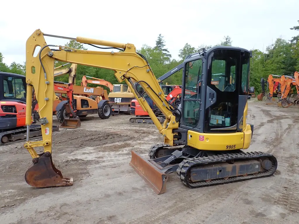 KOBELCO excavator for sale in Giza, KOBELCO SK35SR-6E model 2021 located in Giza, the best site for selling trucks and heavy equipment in Egypt