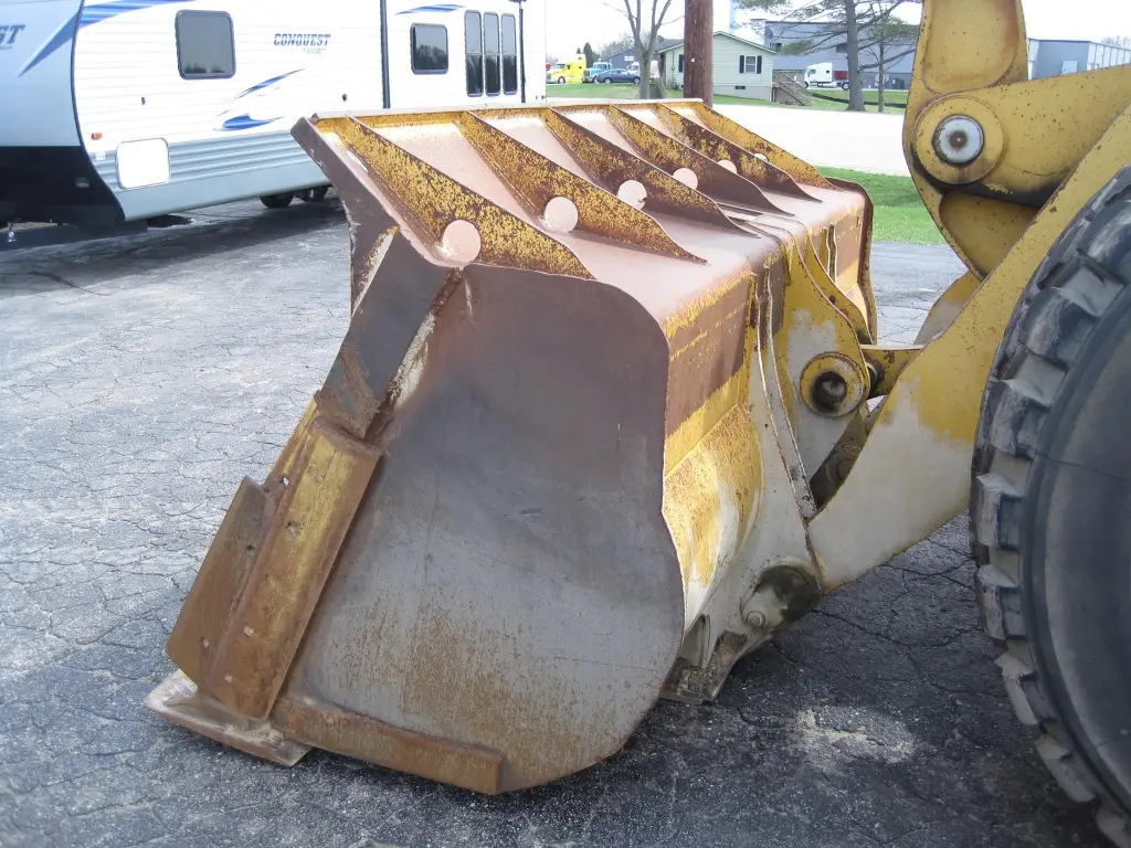 DEERE loader for sale in Giza, DEERE 744Hs model 2020, located in Giza, the best site for selling trucks and heavy equipment in Egypt