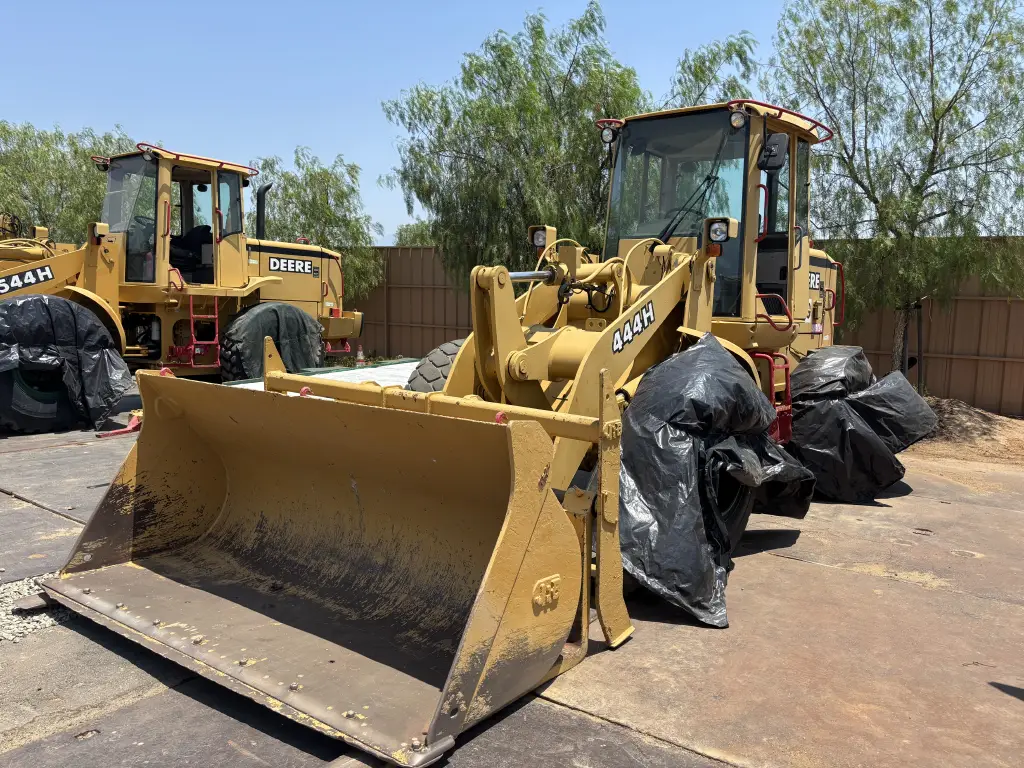 لودر DEERE للبيع في القاهرة, DEERE 444Hs موديل 1995 تواجد القاهرة, أفضل موقع لبيع الشاحنات والمعدات الثقيلة في مصر