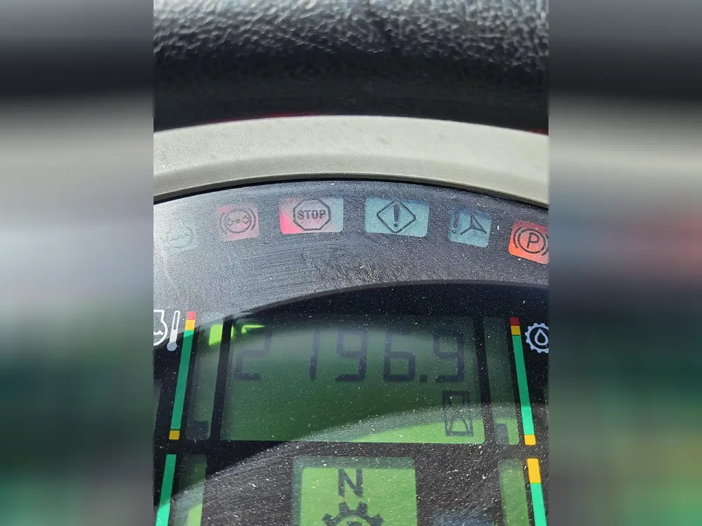 CASE loader for sale in Cairo, CASE 621Cs model 2000 available in Cairo, the best site for selling trucks and heavy equipment in Egypt