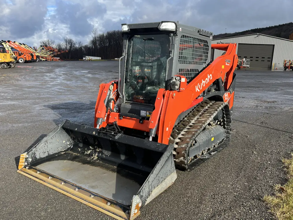 KUBOTA skid loader, Bobcat for sale in Cairo, KUBOTA SVL75-3s 2022 model available in Cairo, the best site for selling trucks and heavy equipment in Egypt