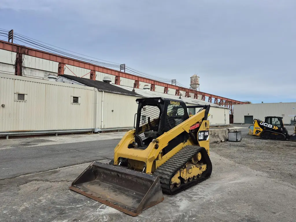 CATERPILLAR skid loader, Bobcat for sale in Cairo, CATERPILLAR 289Ds model 2016, located in Cairo, the best site for selling trucks and heavy equipment in Egypt