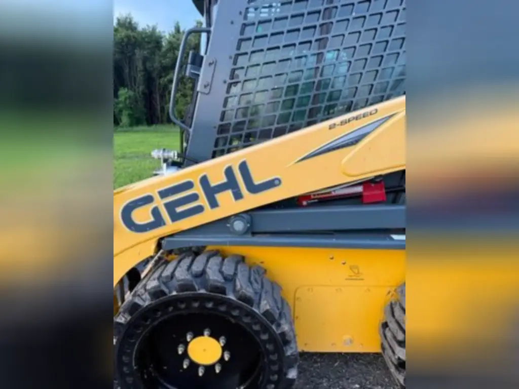 GEHL Skid Loader, Bobcat for sale in Cairo, GEHL v270s model 2019 located in Cairo, the best site for selling trucks and heavy equipment in Egypt