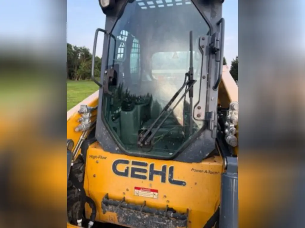 GEHL Skid Loader, Bobcat for sale in Cairo, GEHL v270s model 2019 located in Cairo, the best site for selling trucks and heavy equipment in Egypt