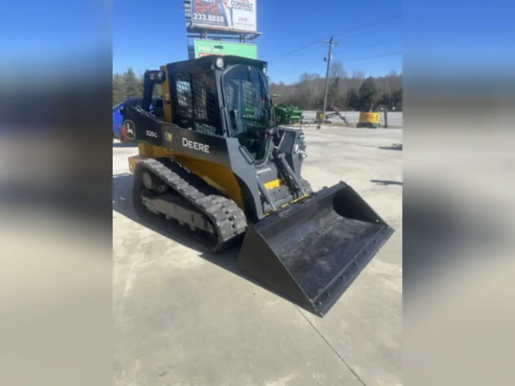 John Deere skid loader, Bobcat for sale in Cairo, John Deere 325Gs model 2024 available in Cairo, the best site for selling trucks and heavy equipment in Egypt