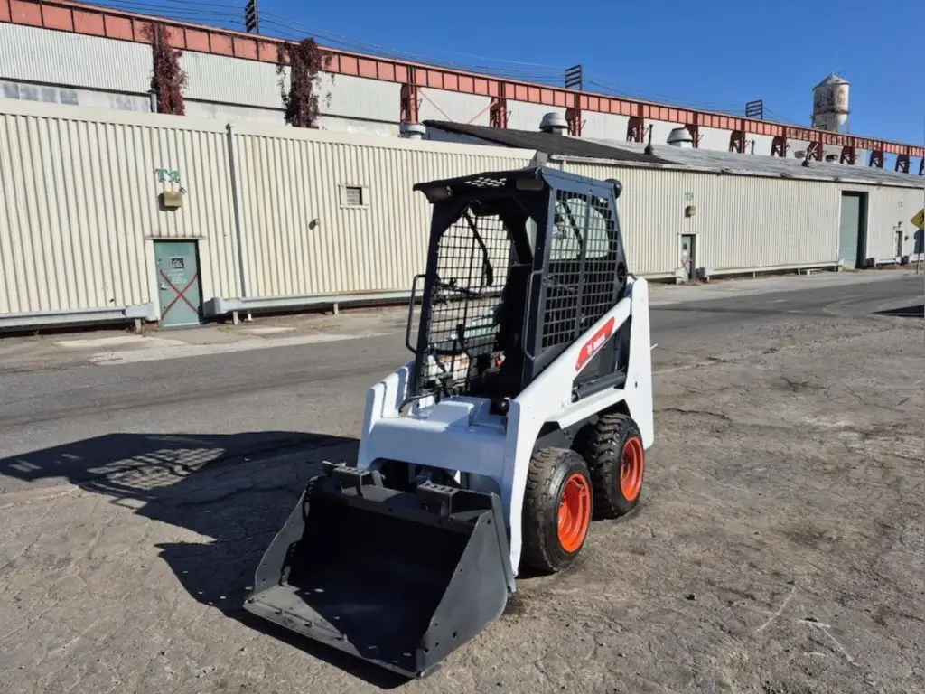 سكيد لودر BOBCAT للبيع في المنصورة, BOBCAT S70s موديل 2012 تواجد المنصورة, أفضل موقع لبيع الشاحنات والمعدات الثقيلة في مصر