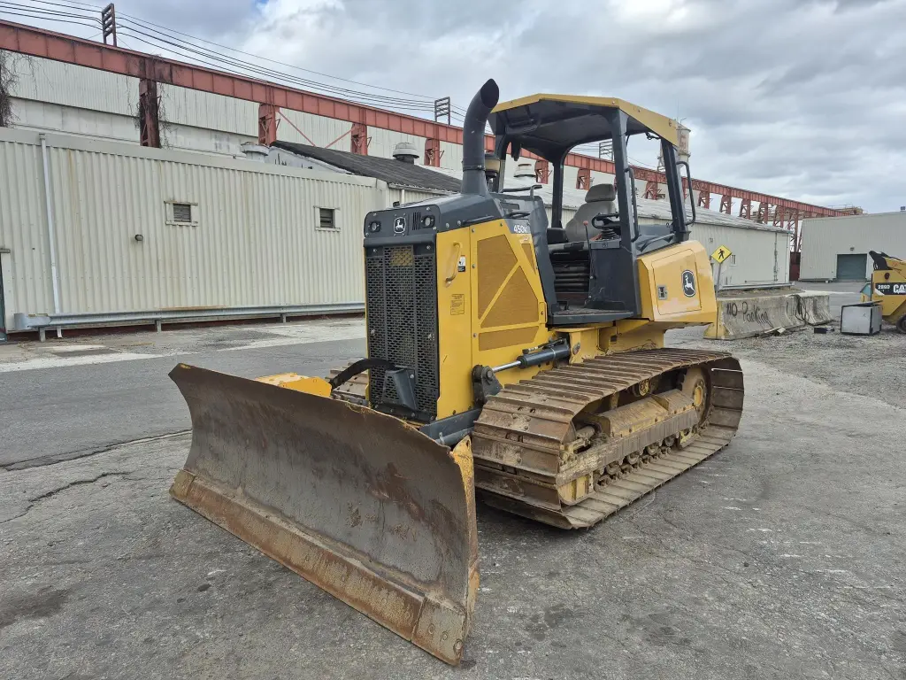 بلدوزر DEERE للبيع في المنصورة, DEERE D5K2 موديل 2019 تواجد المنصورة, أفضل موقع لبيع الشاحنات والمعدات الثقيلة في مصر