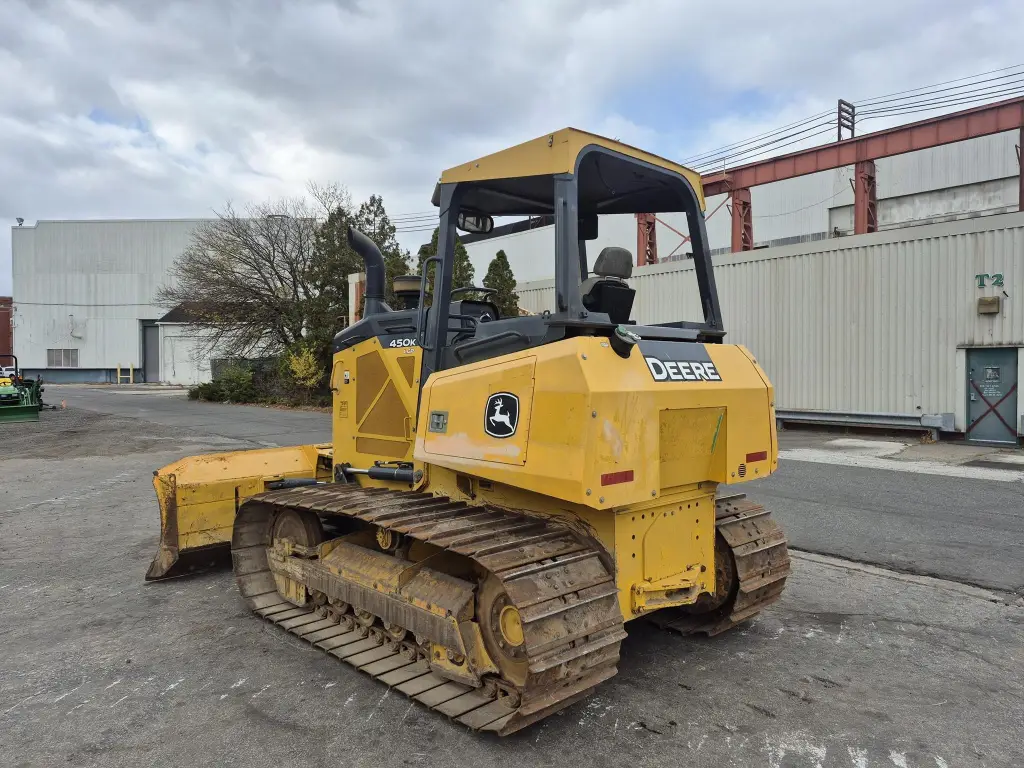 بلدوزر DEERE للبيع في المنصورة, DEERE D5K2 موديل 2019 تواجد المنصورة, أفضل موقع لبيع الشاحنات والمعدات الثقيلة في مصر