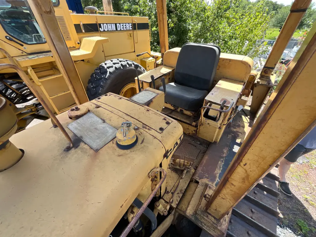 CATERPILLAR bulldozer for sale in Mansoura, CATERPILLAR D5s model 1972 located in Mansoura, the best site for selling trucks and heavy equipment in Egypt