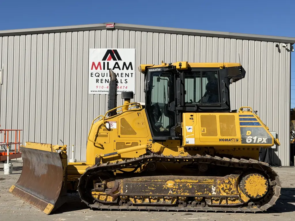 بلدوزر KOMATSU للبيع في المنصورة, KOMATSU D61PX موديل 2020 تواجد المنصورة, أفضل موقع لبيع الشاحنات والمعدات الثقيلة في مصر