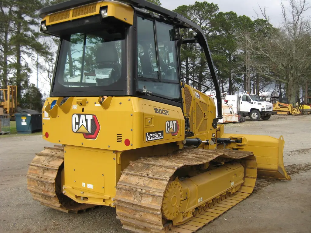CATERPILLAR bulldozer for sale in Mansoura, CATERPILLAR D2 LGPs model 2021 located in Mansoura, the best site for selling trucks and heavy equipment in Egypt