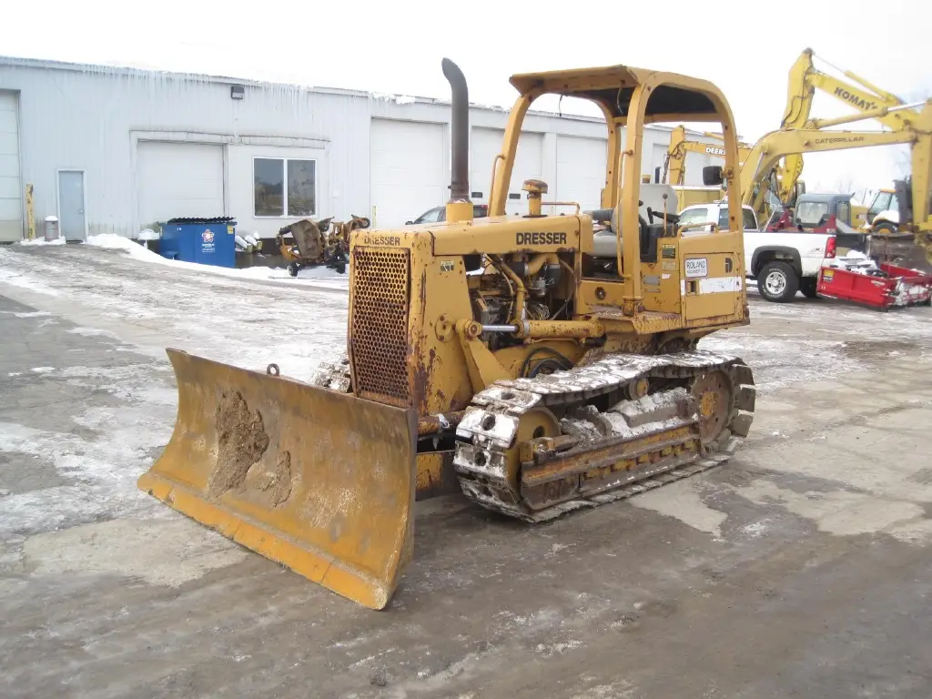 DRESSER bulldozer for sale in Mansoura, DRESSER TD7Hs model 1994 located in Mansoura, the best site for selling trucks and heavy equipment in Egypt