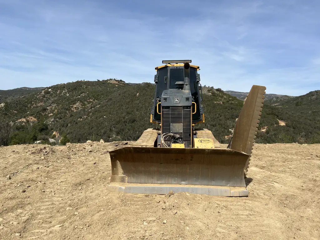 DRESSER bulldozer for sale in Assiut, DRESSER 550k, 2016 model, located in Assiut. The best site for selling trucks and heavy equipment in Egypt
