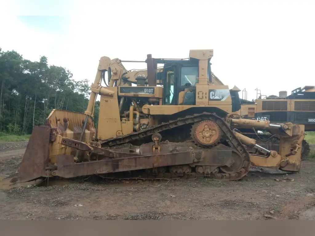 CATERPILLAR bulldozer for sale in Assiut, CATERPILLAR D10Ts model 2011 available in Assiut, the best site for selling trucks and heavy equipment in Egypt