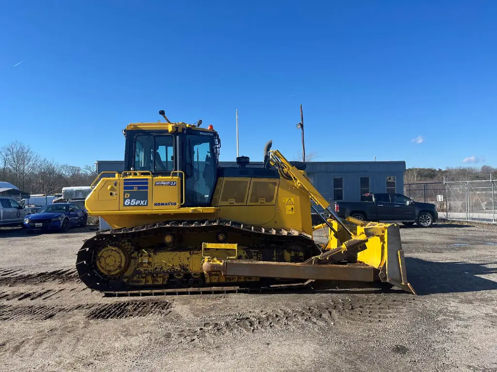 Komatsu Bulldozer for sale in Asyut, Komatsu D65PXI 2022 model available in Asyut, the best site for selling trucks and heavy equipment in Egypt