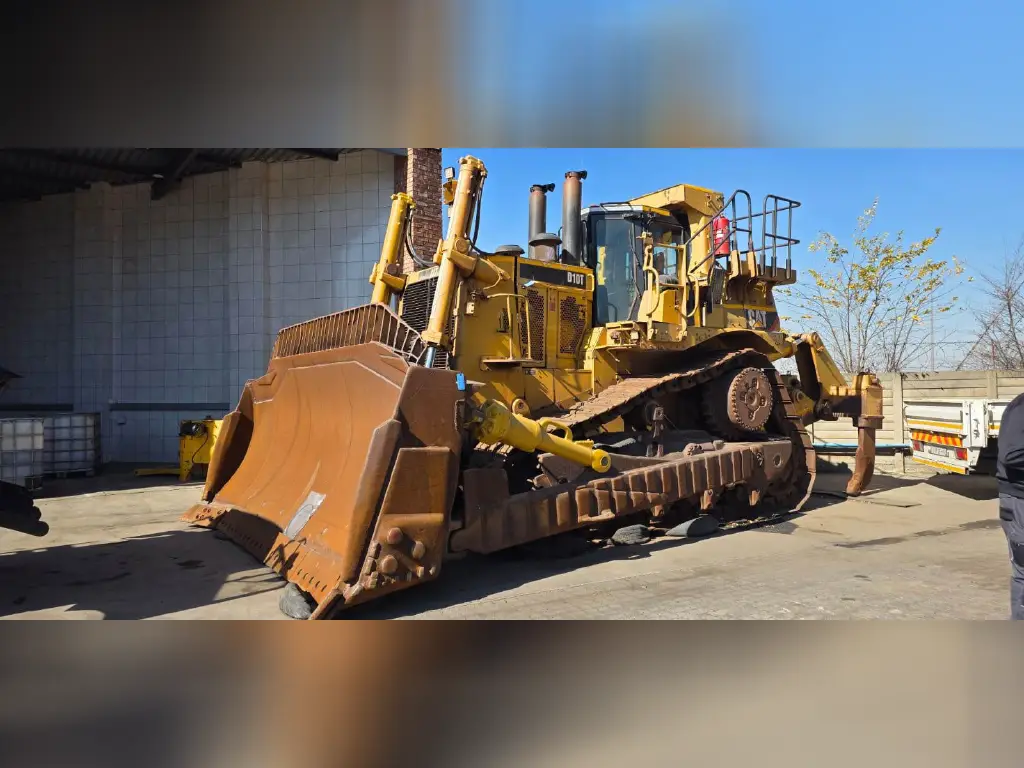 Caterpillar bulldozer for sale in Asyut, Caterpillar D10Ts model 2013 available in Asyut, the best site for selling trucks and heavy equipment in Egypt