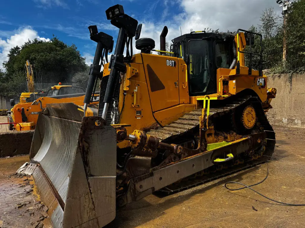 Caterpillar bulldozer for sale in Asyut, Caterpillar D8Ts model 2013 available in Asyut, the best site for selling trucks and heavy equipment in Egypt