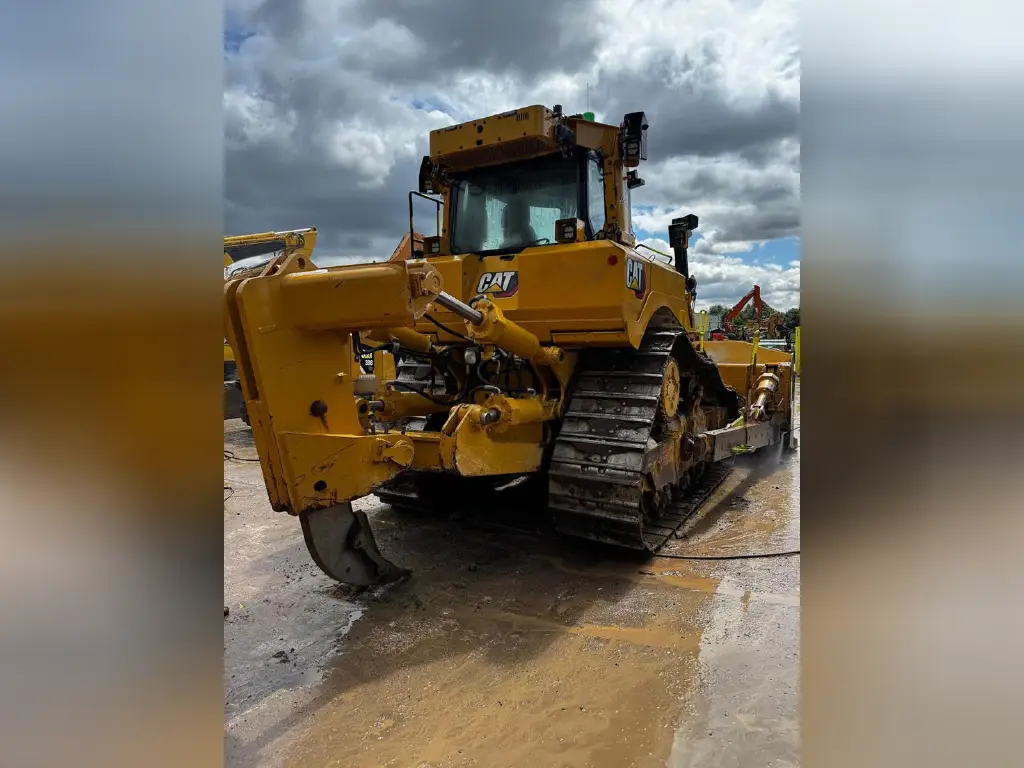 Caterpillar bulldozer for sale in Asyut, Caterpillar D8Ts model 2013 available in Asyut, the best site for selling trucks and heavy equipment in Egypt