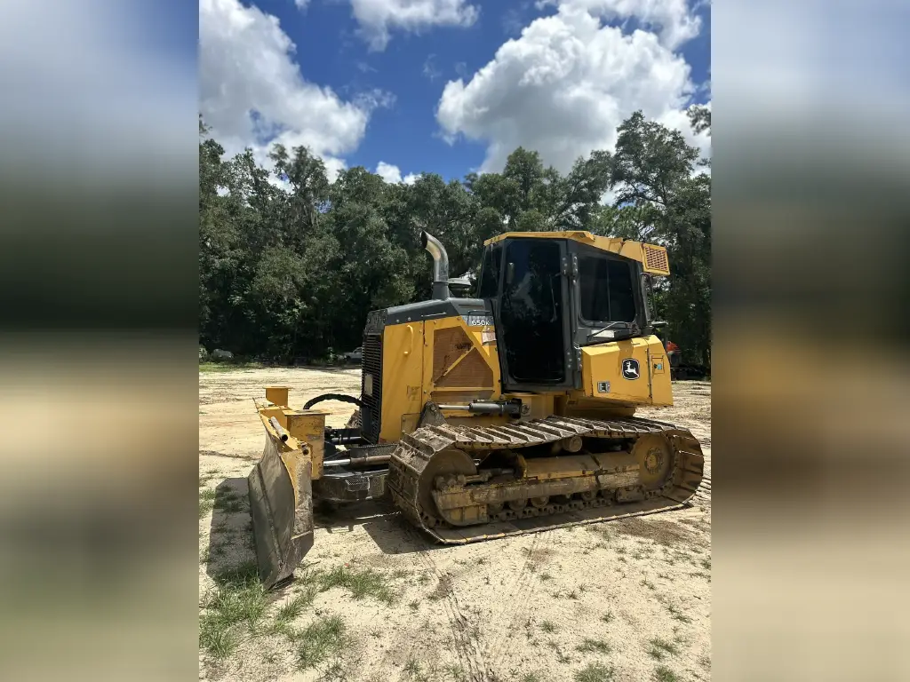 DEERE bulldozer for sale in Cairo, DEERE 650K model 2017 located in Cairo, the best site for selling trucks and heavy equipment in Egypt