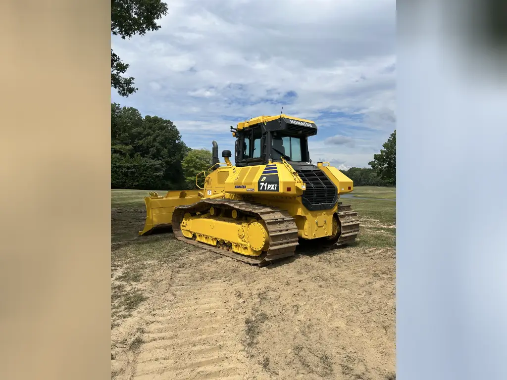 Komatsu Bulldozer for sale in Cairo, Komatsu D71PXI 2024 model, located in Cairo. The best site for selling trucks and heavy equipment in Egypt