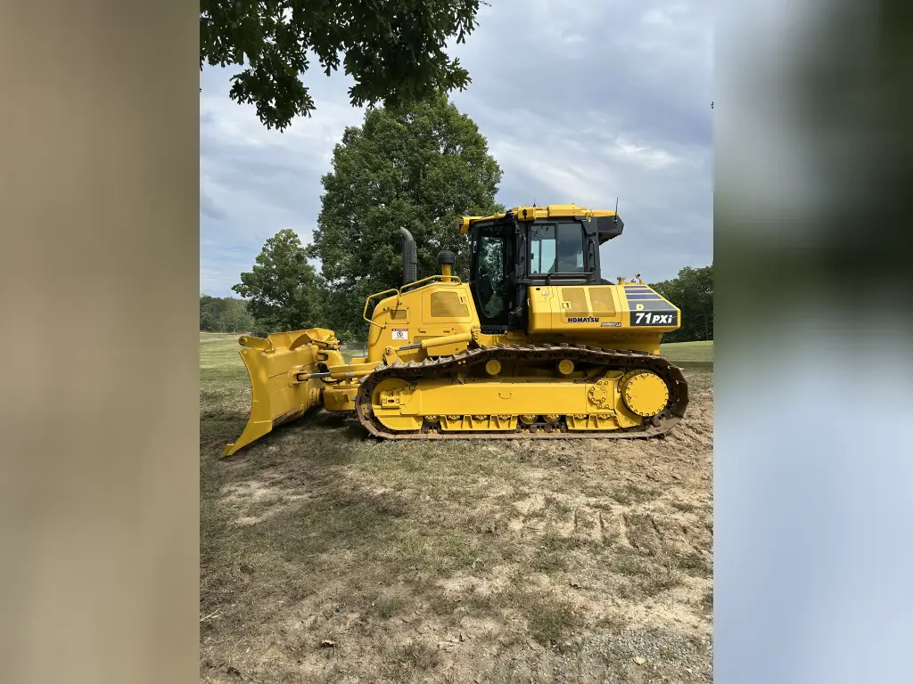 Komatsu Bulldozer for sale in Cairo, Komatsu D71PXI 2024 model, located in Cairo. The best site for selling trucks and heavy equipment in Egypt