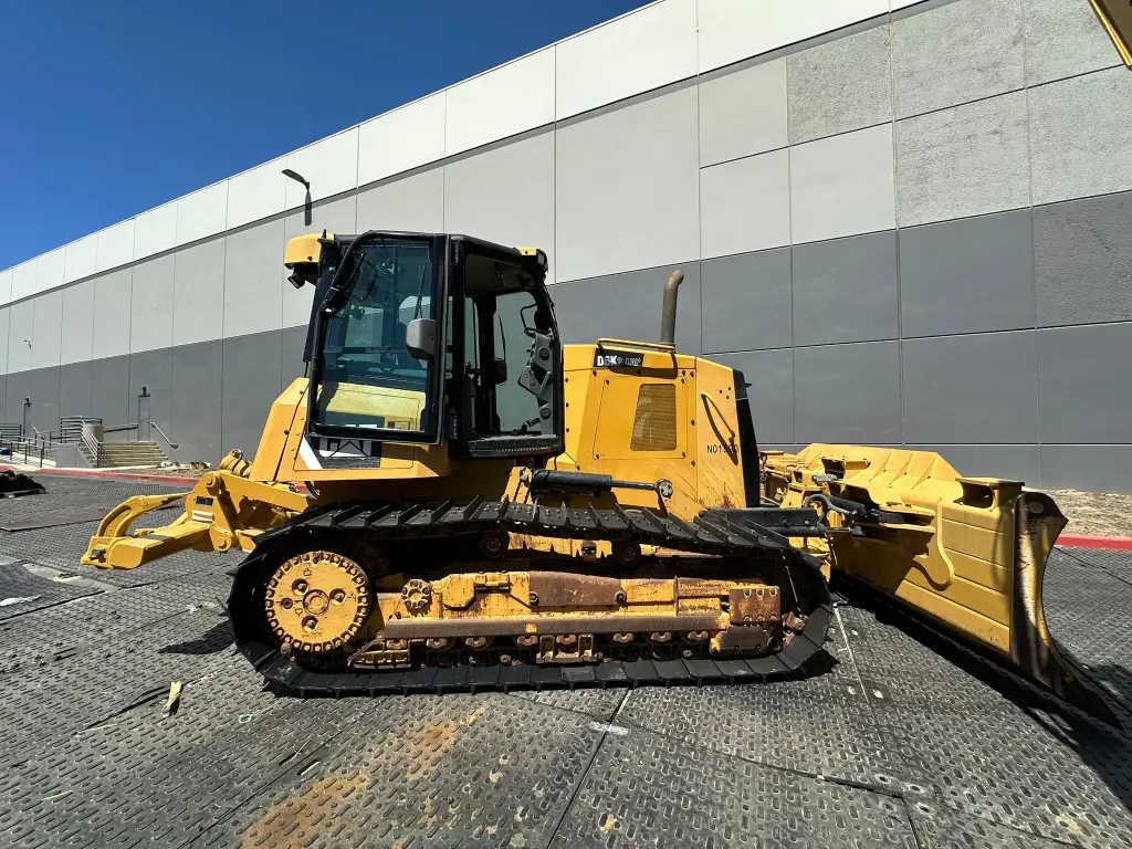 CATERPILLAR bulldozer for sale in Cairo, CATERPILLAR D6K2, 2014 model, located in Cairo. The best site for selling trucks and heavy equipment in Egypt