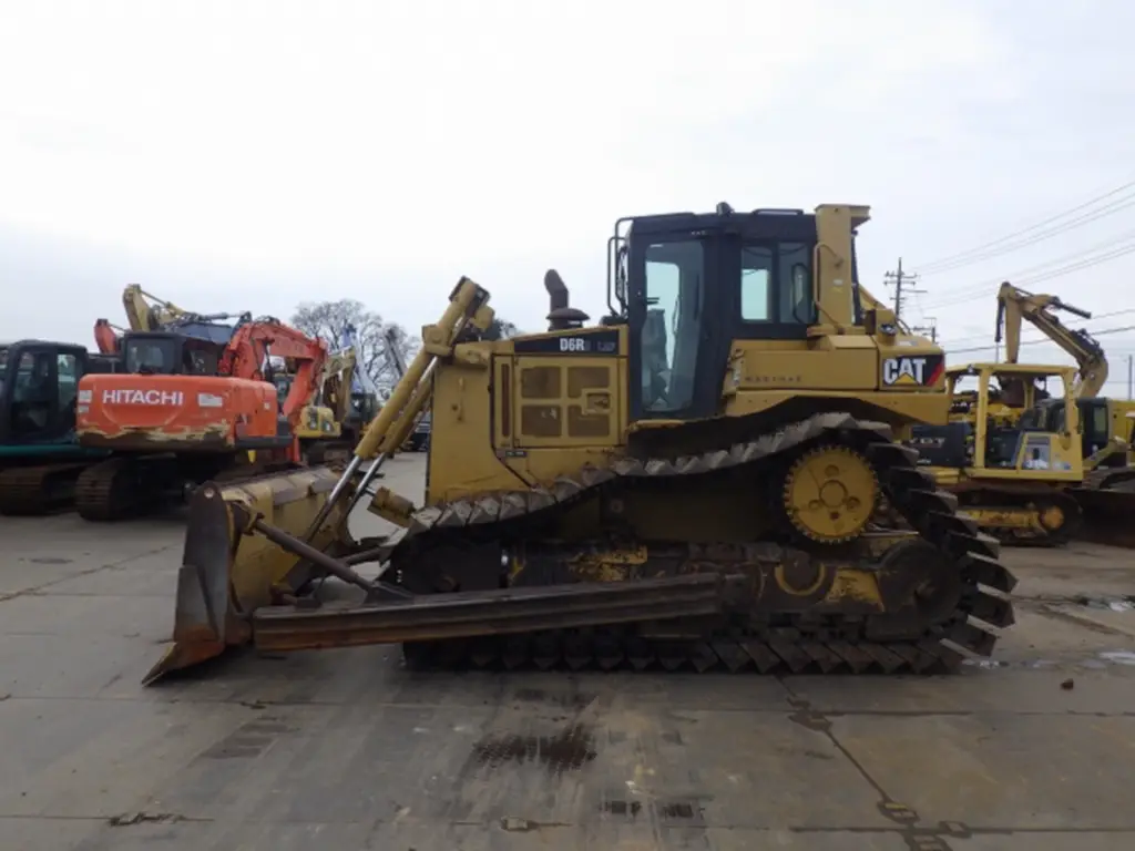CATERPILLAR Bulldozer for sale in Cairo, CATERPILLAR D6R model 2012, located in Cairo, the best site for selling trucks and heavy equipment in Egypt